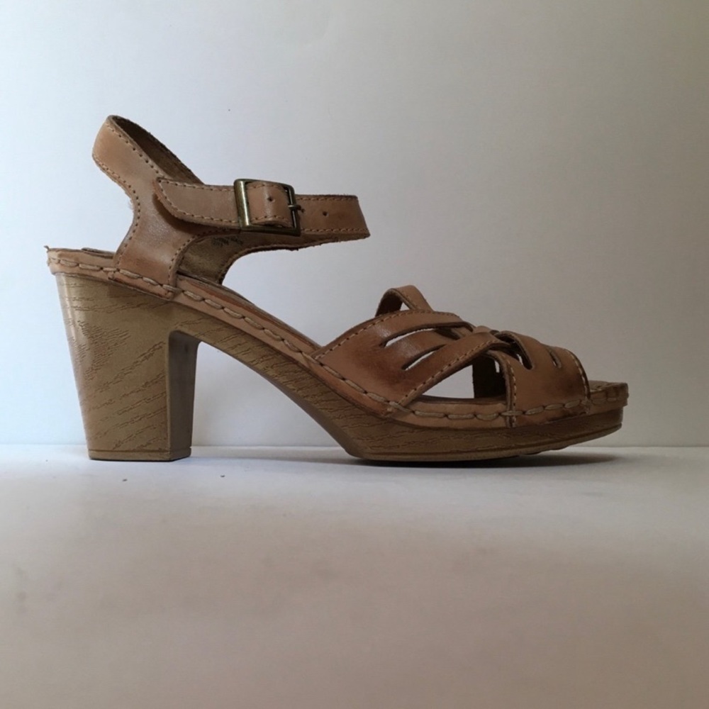 White Mountain Strappy Sandals, Tan, Size 6.5M